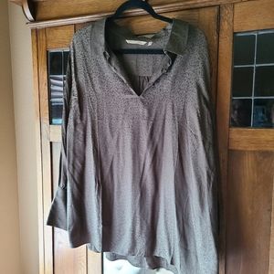 Soft Surroundings olive green blouse. Nice print, great sleeve detail.2x